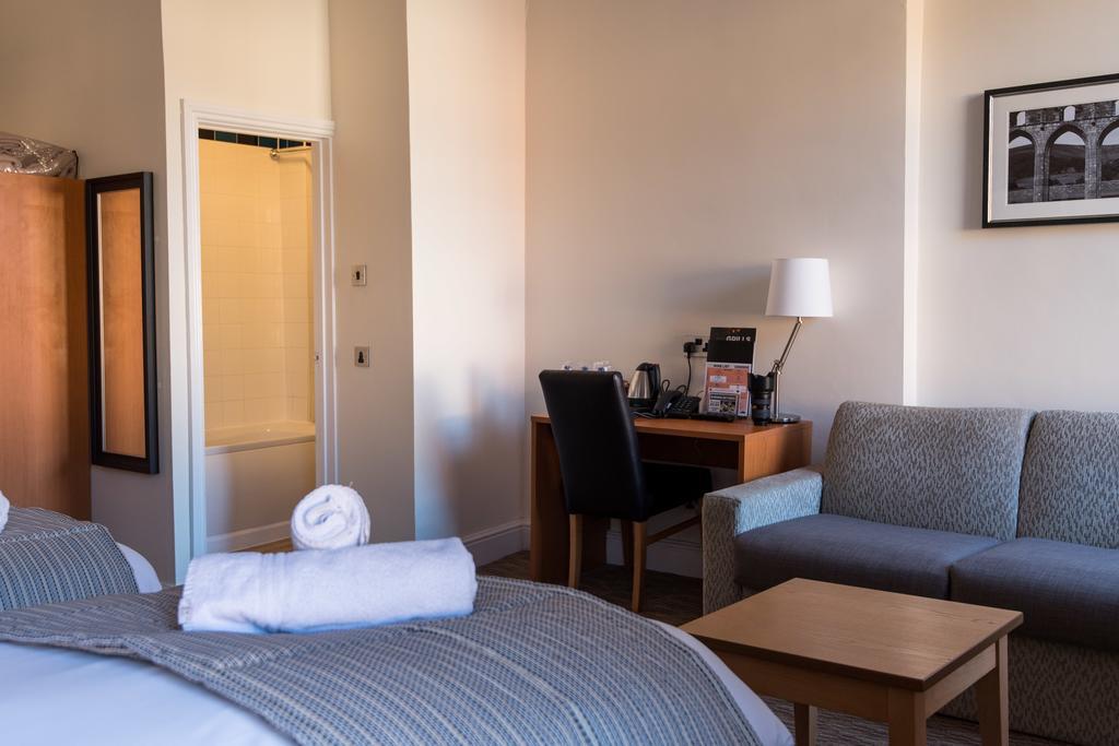 The Wellington Hotel Brecon Ngoại thất bức ảnh