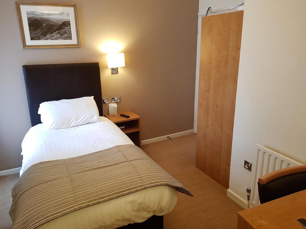 The Wellington Hotel Brecon Ngoại thất bức ảnh