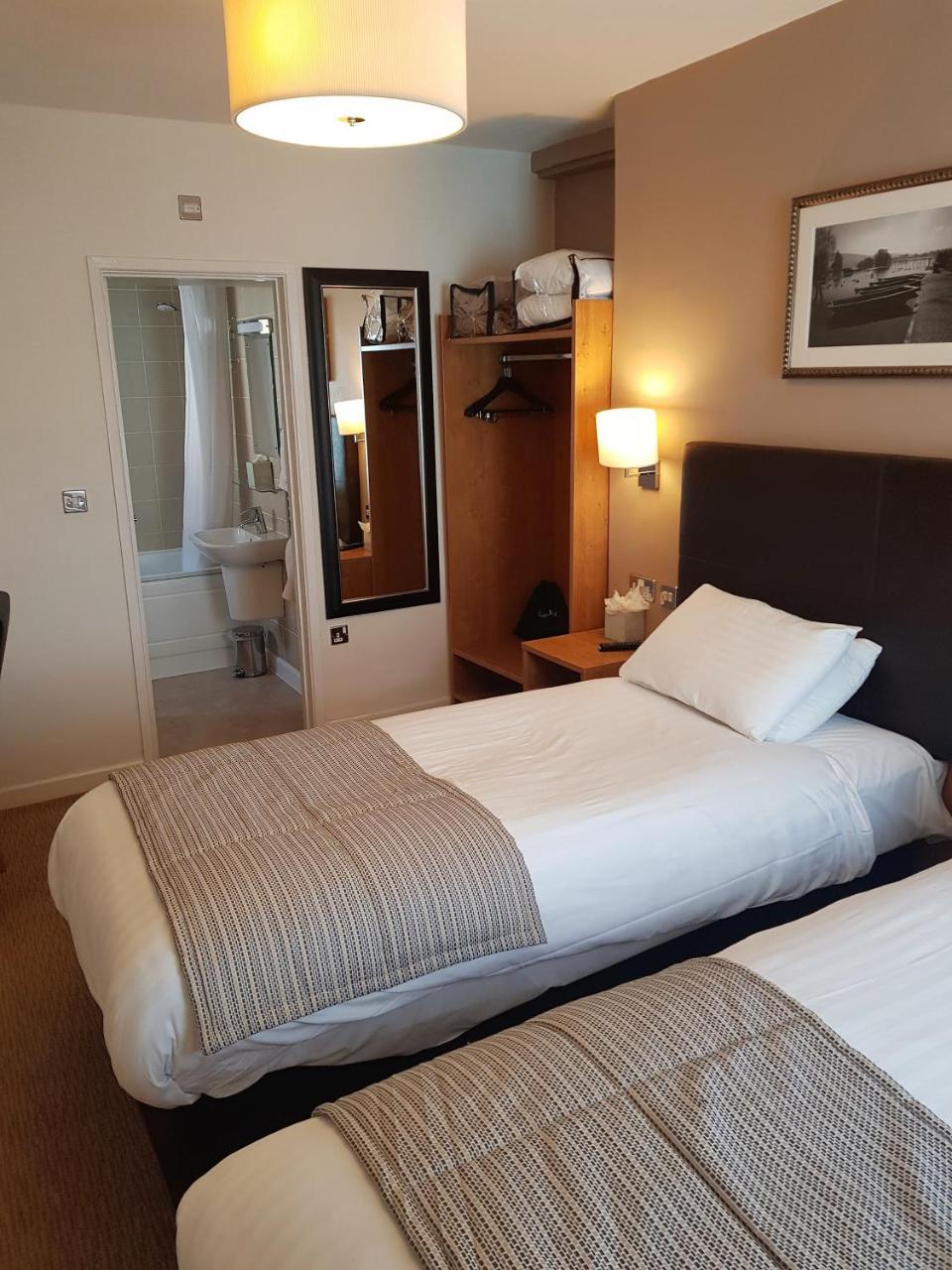The Wellington Hotel Brecon Ngoại thất bức ảnh