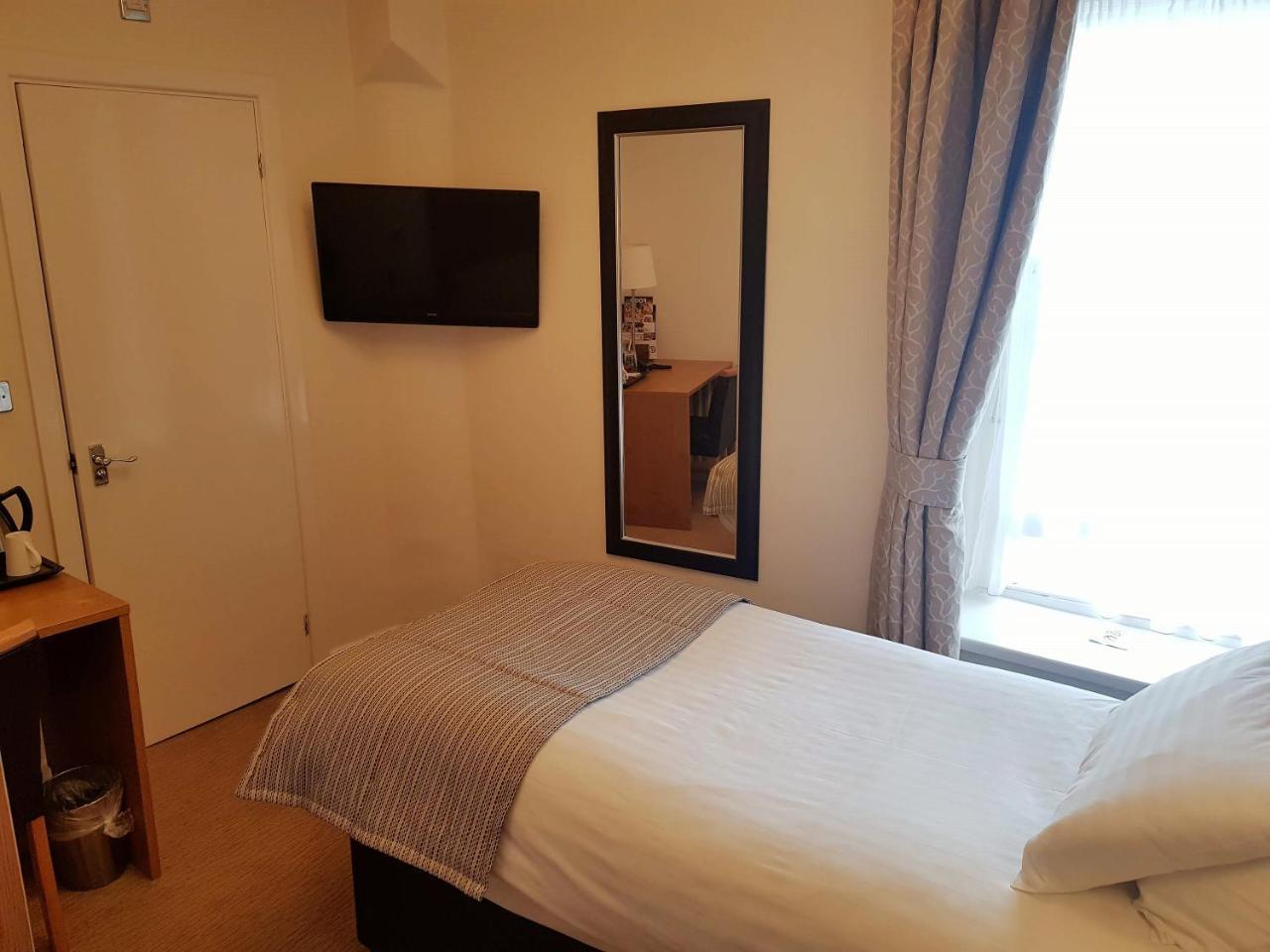 The Wellington Hotel Brecon Ngoại thất bức ảnh